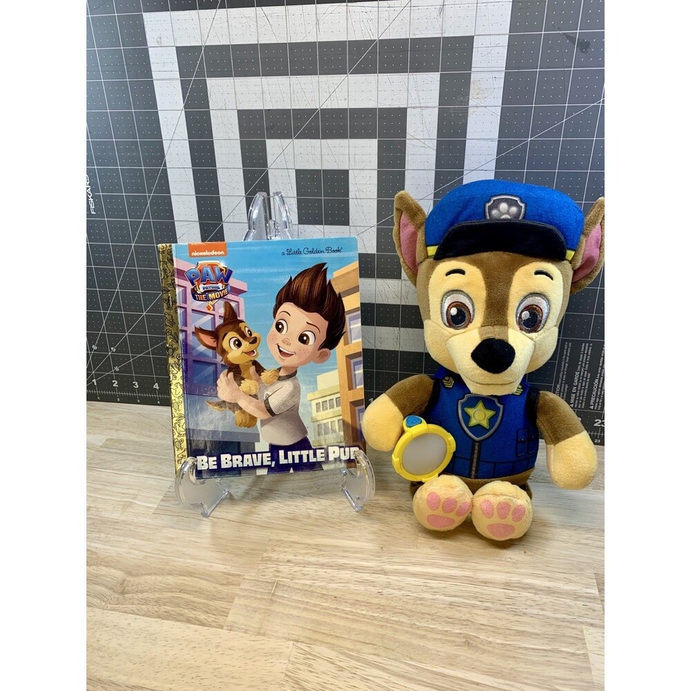 Paw Patrol Book + Chase Plush – Snuggle Up Light Up Talking Flashlight